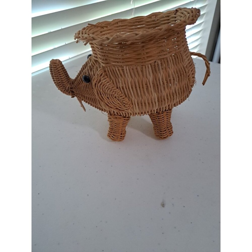Wicker Elephant Basket Planter Tan Rattan BOHO Cottage Core Flower Pot 7"Hx9"W - Picture 4 of 9